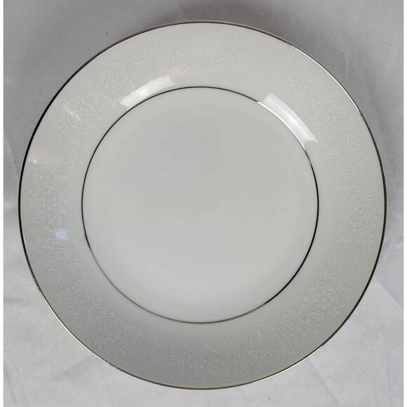 Crown Victoria Lovelace 5.5" China Bowl - Picture 1 of 5